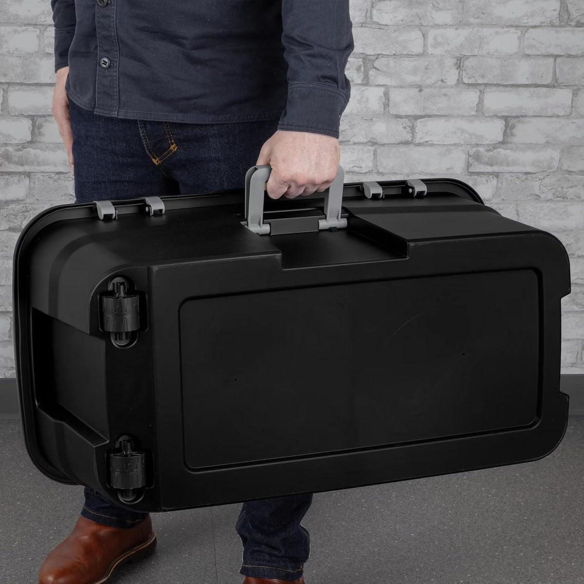 Wheeled Storage Trunk 22 Gallon with Lockable Wheels and Handle N543596